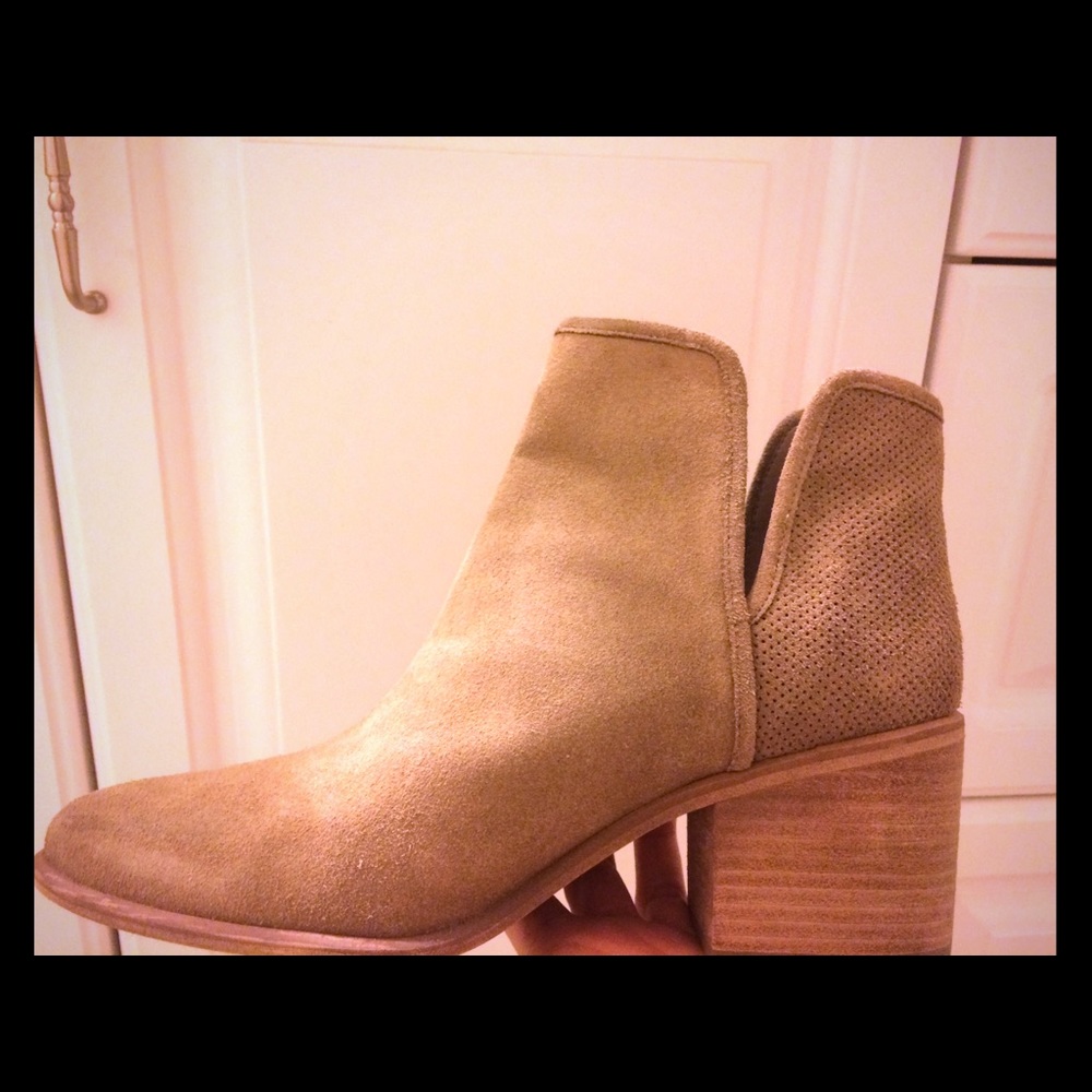 BP Barrie’s Heel Bootie/ Tan Hinge size: 9.5/10